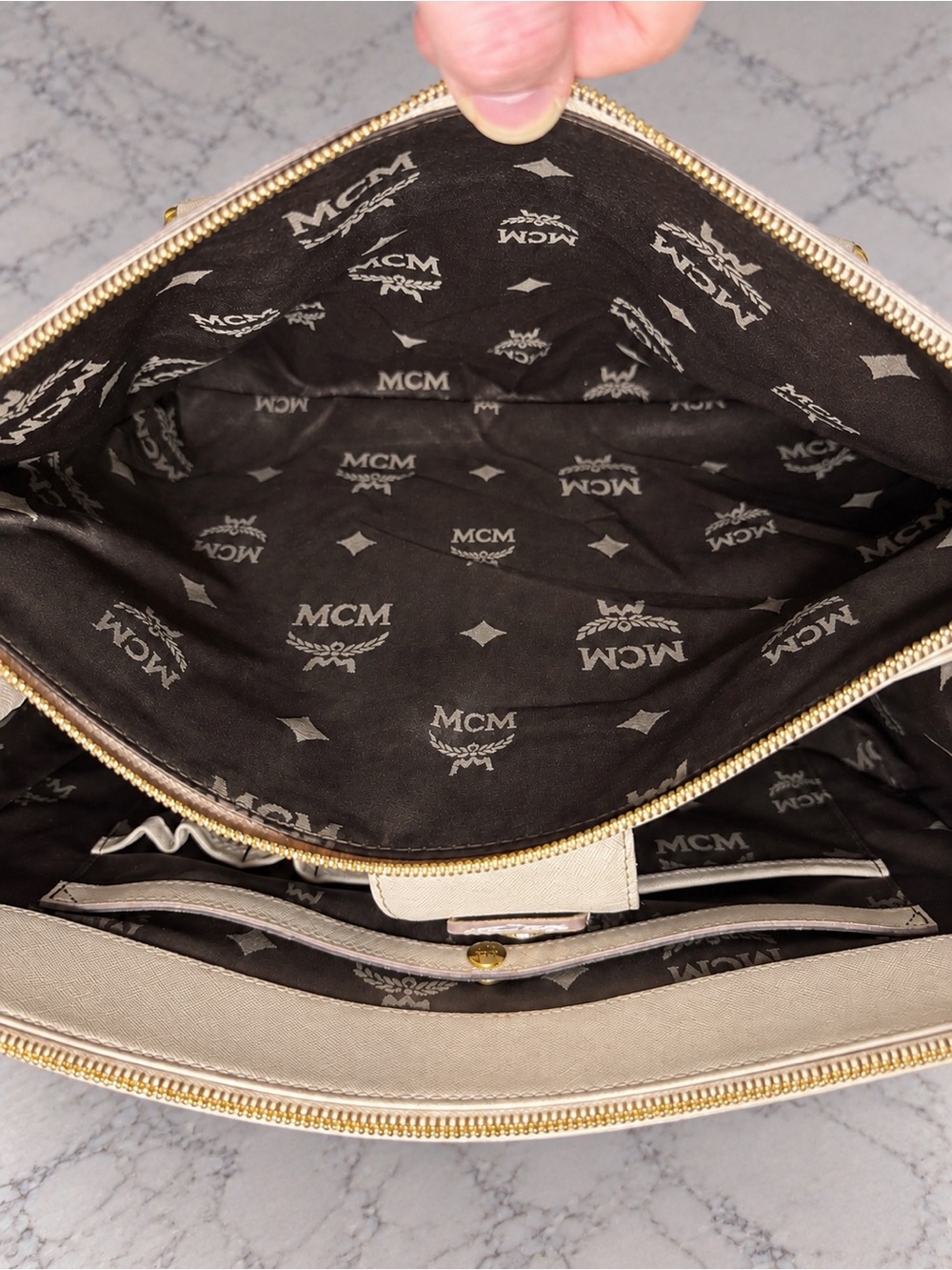 MCM Nuovo Large Ivory Saffiano Leather Tote Satchel Bag Certificate Authenticity - Picture 6 of 8